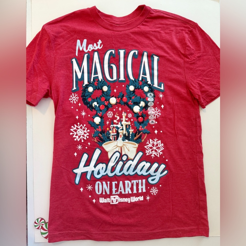 🎄 NEW DISNEY WORLD MOST MAGICAL HOLIDAY CHRISTMAS ON EARTH SHIRT SMALL RED ❤️